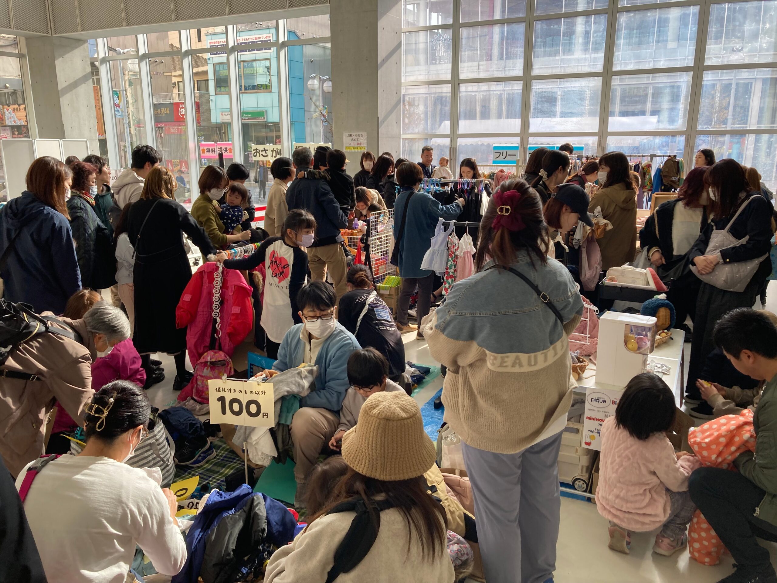 秋冬物!おさがり市を開催しました